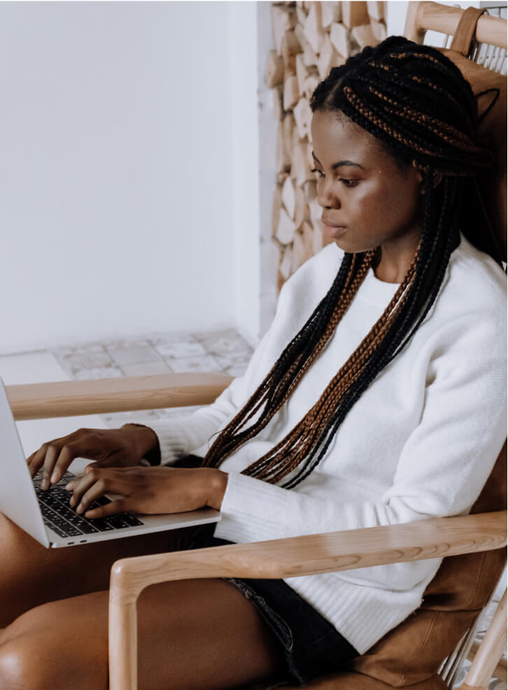 Freelancers on Signite used to waste hours waiting for feedback because of the slow system response.